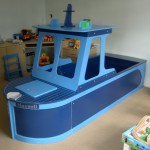 Bed voor kinderen in de vorm van een boot.