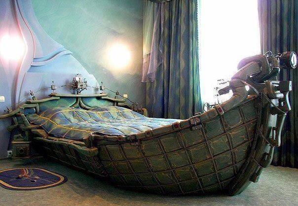 Bedden in een boot, heel romantische bed.