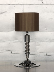 Schokbreker lamp met een schijfrem, recycling kunst.