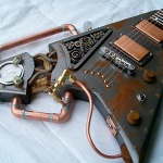 Roest en koper, retro stijl gitaar met steampunk onderdelen.
