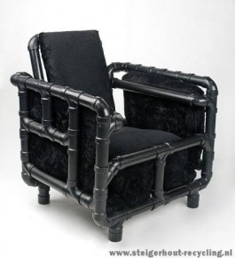 Stoel van pvc buis met dikke kussens, recycling stoel met een modern design.