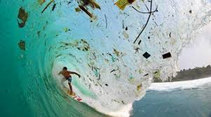 Surfen in een zee van afval.